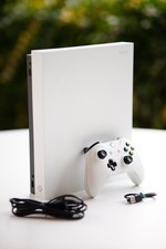 Xbox One X 1TB Bianca White